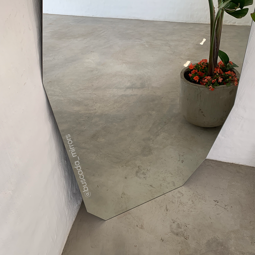 The Frameless Humility Mirror